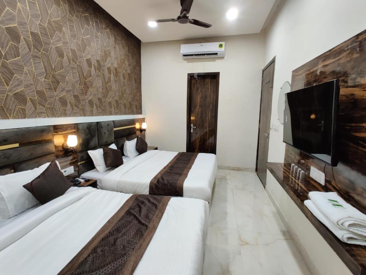 Hotel Gs Amritsar 200 Mtr From Golden Temple Exteriör bild