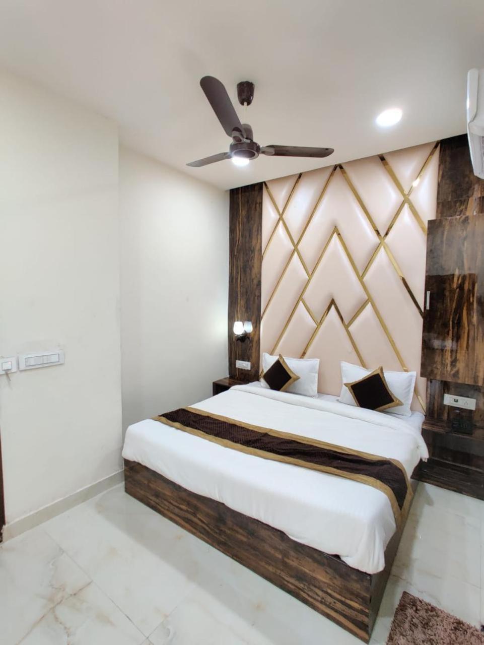Hotel Gs Amritsar 200 Mtr From Golden Temple Exteriör bild