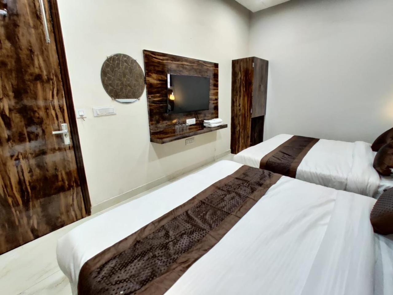 Hotel Gs Amritsar 200 Mtr From Golden Temple Exteriör bild