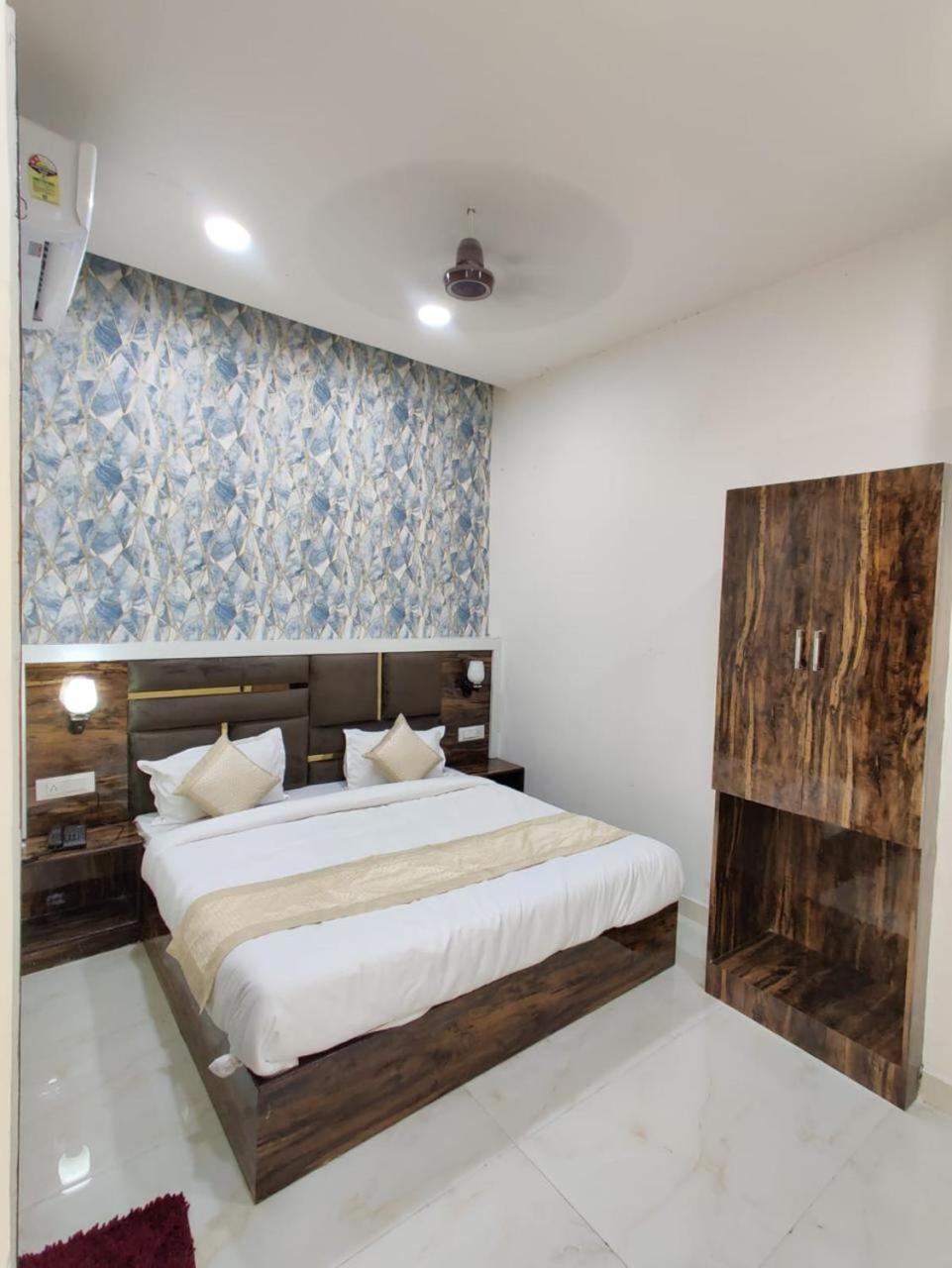 Hotel Gs Amritsar 200 Mtr From Golden Temple Exteriör bild