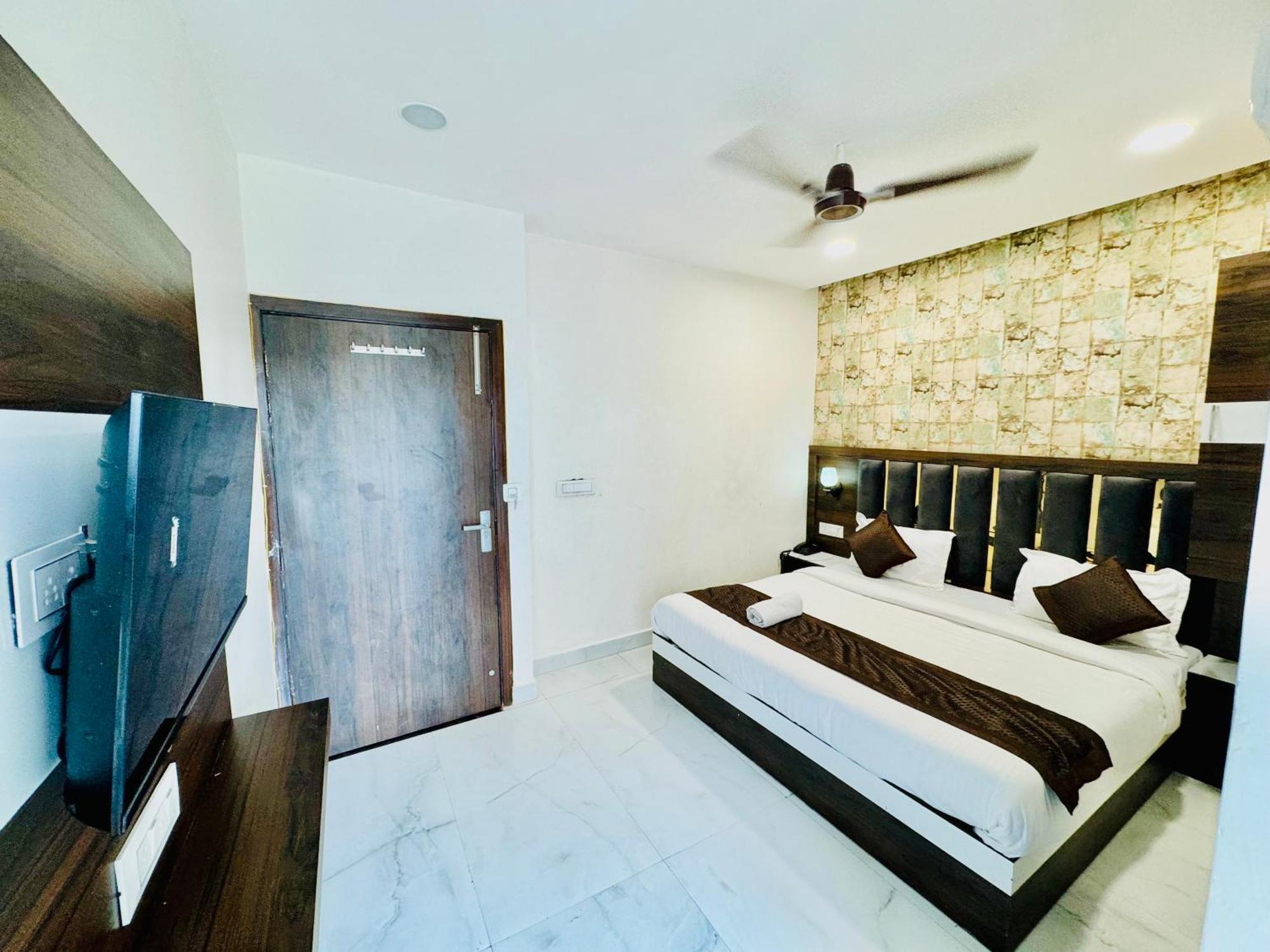 Hotel Gs Amritsar 200 Mtr From Golden Temple Exteriör bild