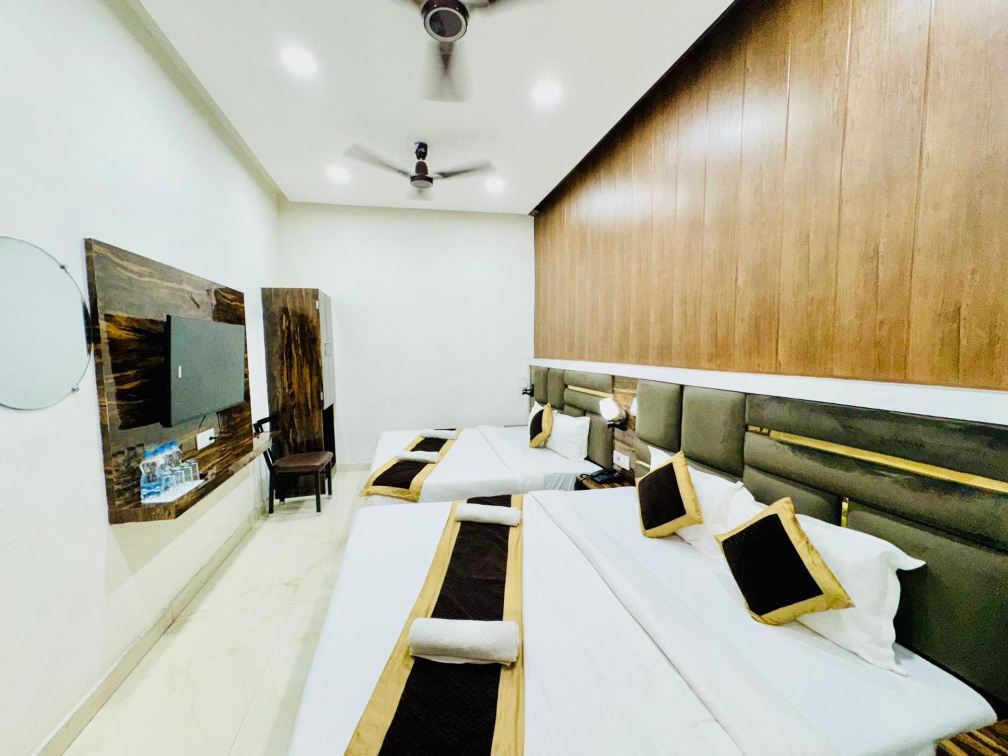 Hotel Gs Amritsar 200 Mtr From Golden Temple Exteriör bild