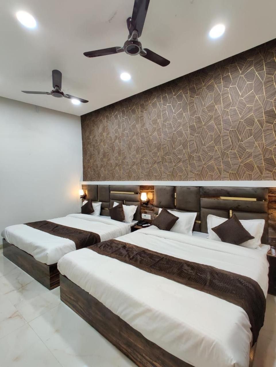 Hotel Gs Amritsar 200 Mtr From Golden Temple Exteriör bild
