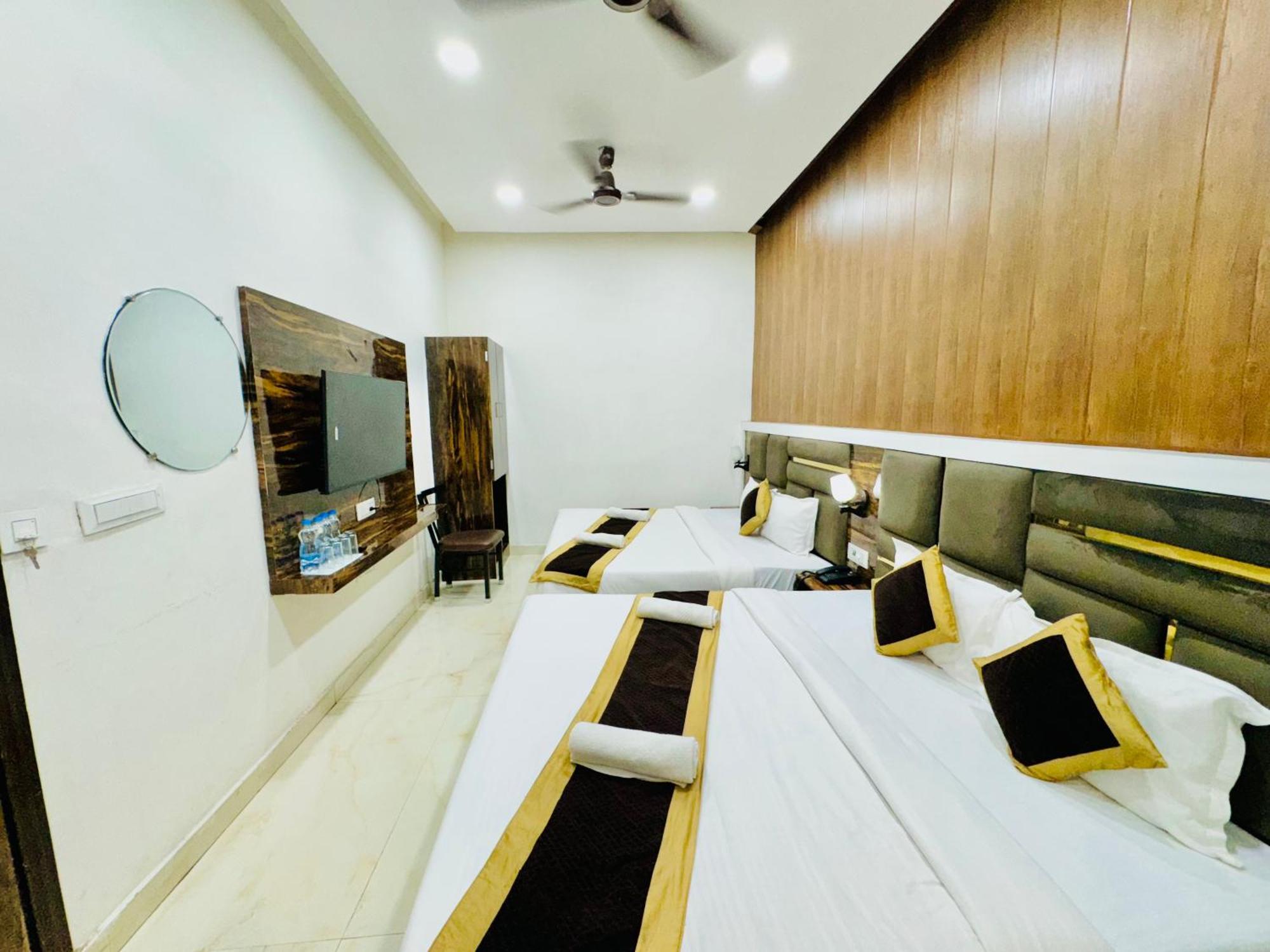 Hotel Gs Amritsar 200 Mtr From Golden Temple Exteriör bild